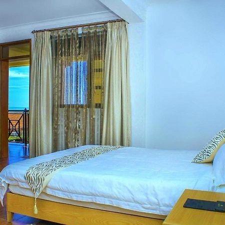 Rosemary Courts Bed And Breakfast Entebbe Bagian luar foto