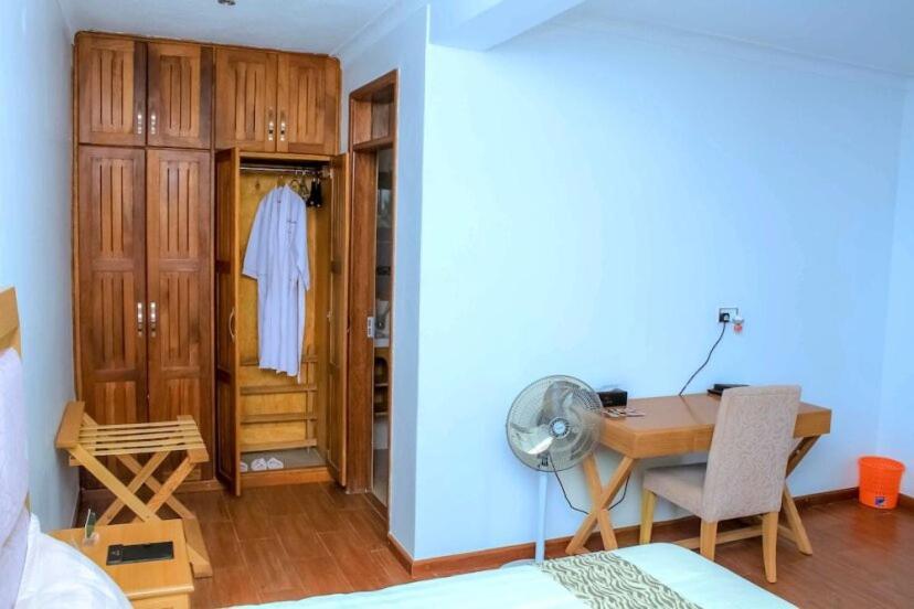 Rosemary Courts Bed And Breakfast Entebbe Bagian luar foto