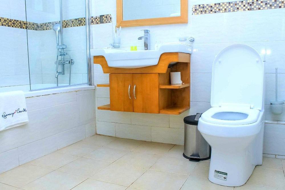 Rosemary Courts Bed And Breakfast Entebbe Bagian luar foto